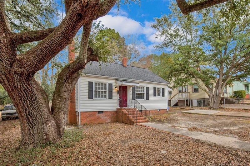 216 Hawthorne Rd, Fayetteville, NC 28301