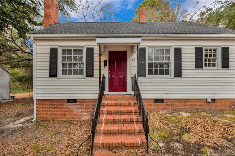 216 Hawthorne Rd, Fayetteville, NC 28301