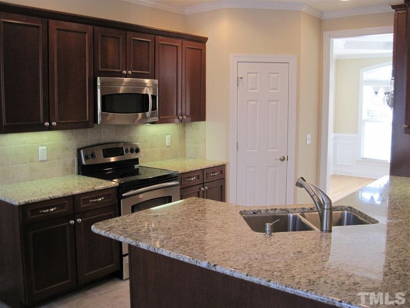 216 Hein Dr, Clayton, NC 27527