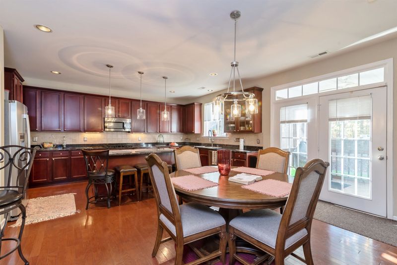 216 Hillview Dr, Durham, NC 27703
