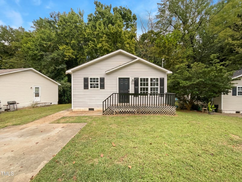 216 Hinton St, Clayton, NC 27520