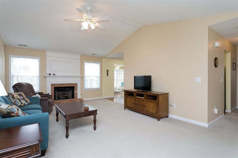 216 Hollyhock Ln, Apex, NC 27539