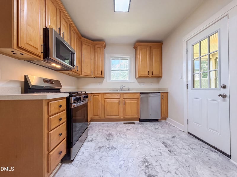 216 E Horne St, Clayton, NC 27520