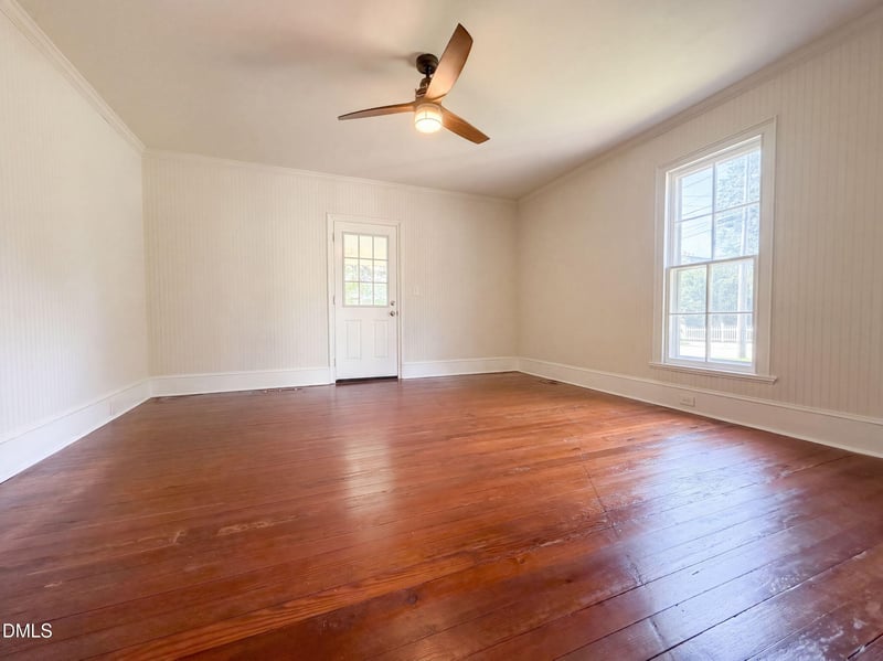 216 E Horne St, Clayton, NC 27520