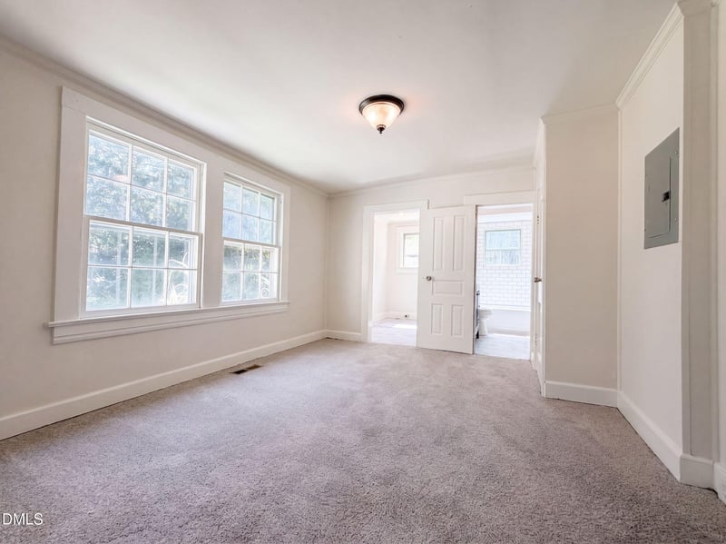 216 E Horne St, Clayton, NC 27520
