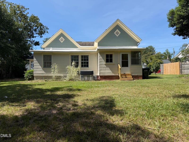 216 E Horne St, Clayton, NC 27520