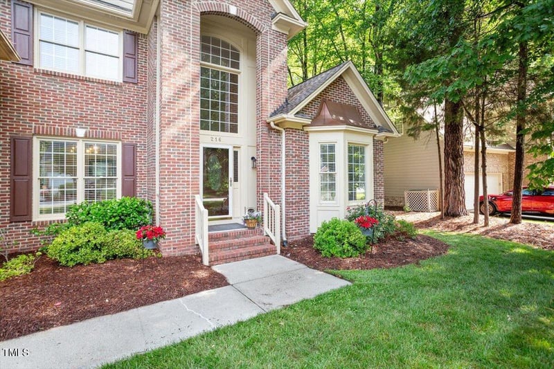 216 Lewey Brook Dr, Cary, NC 27519