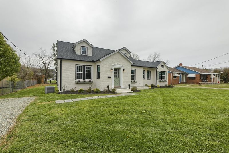 216 S Morgan St, Roxboro, NC 27573