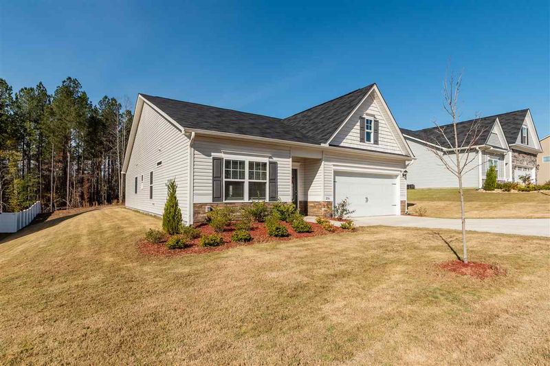 216 Neuse Bluff Cir, Clayton, NC 27527