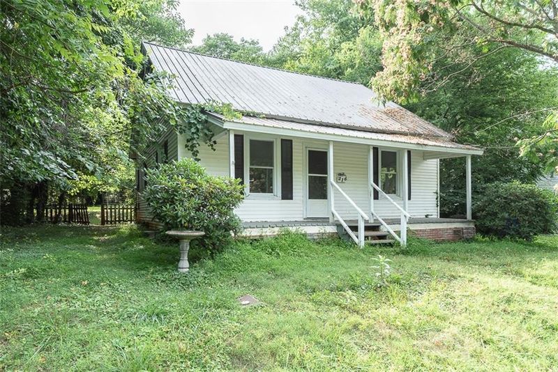 216 S Occoneechee St, Hillsborough, NC 27278