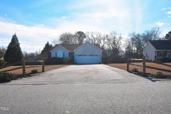 216 Parrish Farm Ln, Benson, NC 27504