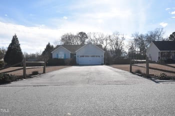216 Parrish Farm Ln, Benson, NC 27504