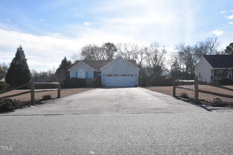 216 Parrish Farm Ln, Benson, NC 27504