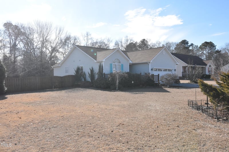 216 Parrish Farm Ln, Benson, NC 27504