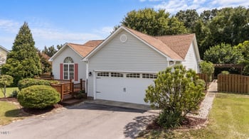 216 Parrish Farm Ln, Benson, NC 27504