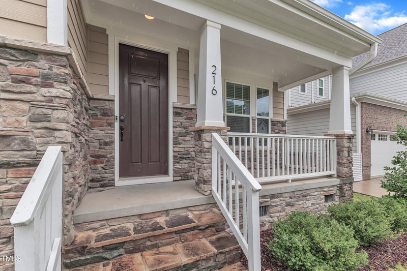 216 Pondside Dr, Apex, NC 27539