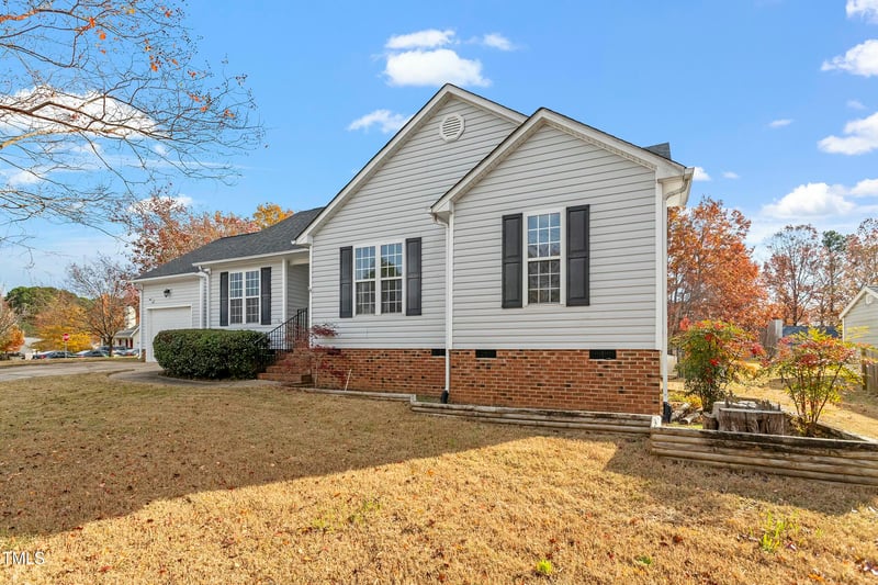 216 Stargate Rd, Holly Springs, NC 27540
