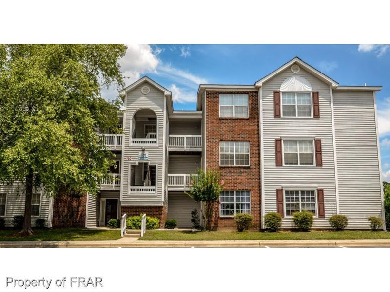 216 Waterdown Dr, Fayetteville, NC 28314