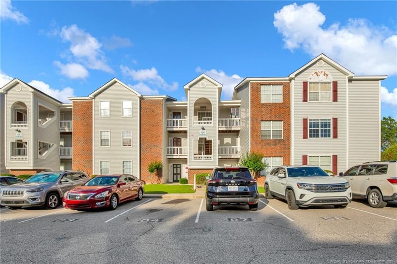 216 Waterdown Dr, Fayetteville, NC 28314