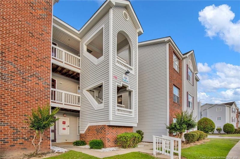 216 Waterdown Dr, Fayetteville, NC 28314