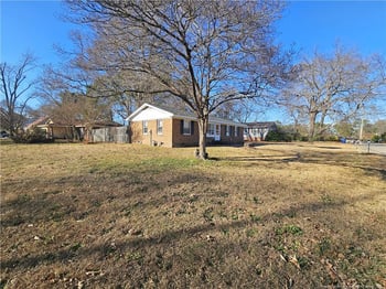 2160 Quailridge Dr, Fayetteville, NC 28304