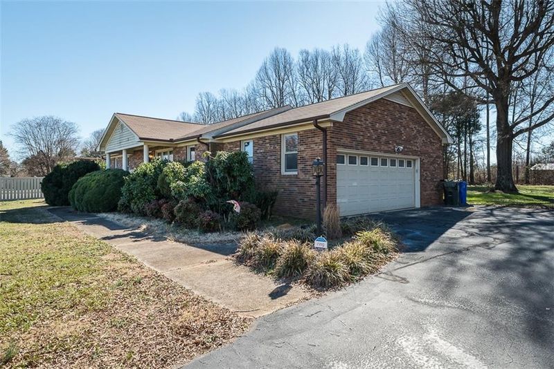 2164 S Third St, Mebane, NC 27302