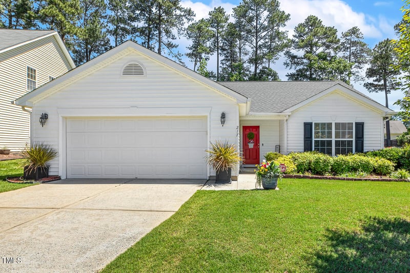 217 Braxcarr St, Holly Springs, NC 27540