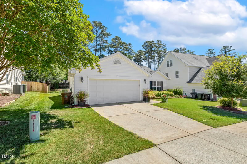 217 Braxcarr St, Holly Springs, NC 27540