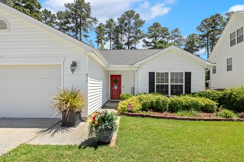 217 Braxcarr St, Holly Springs, NC 27540