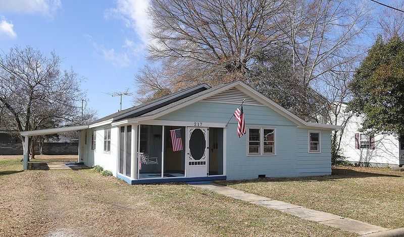 217 W Brocklyn St, Benson, NC 27504