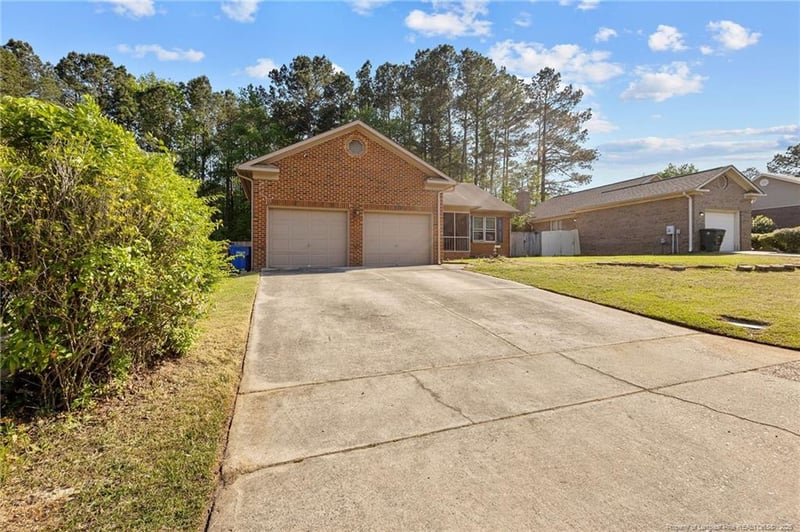 217 Fair Oaks Dr, Fayetteville, NC 28311