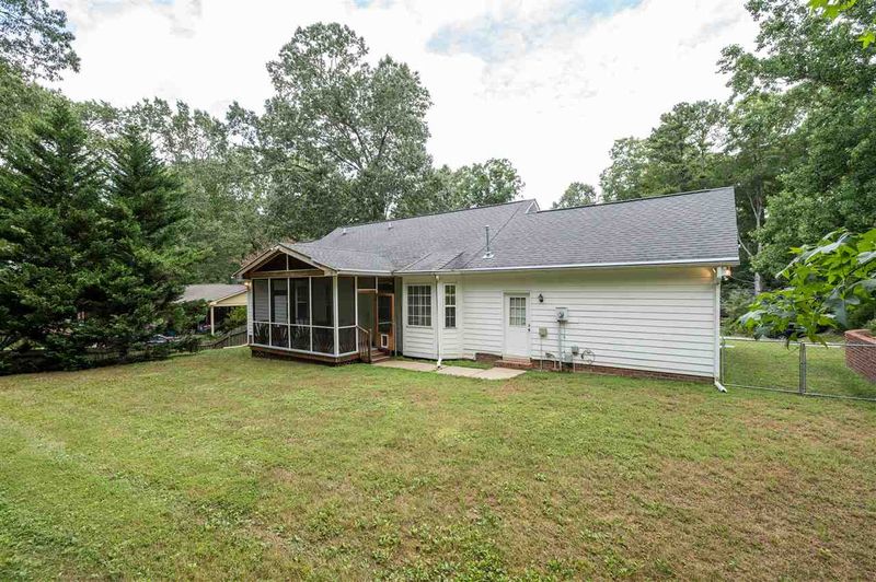 217 Landsbury Dr, Durham, NC 27707