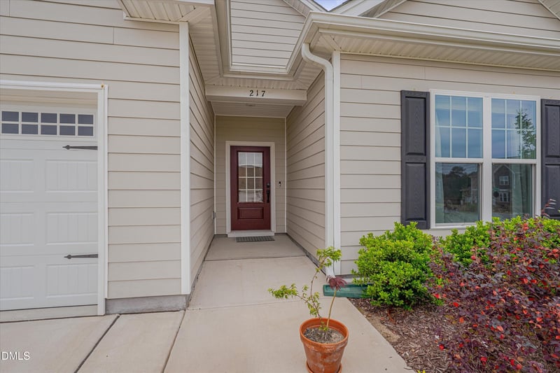 217 Lily Oak Dr, Rolesville, NC 27571