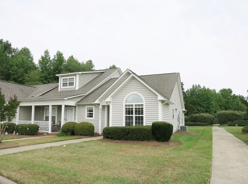 217 Moss Creek Dr, Clayton, NC 27520