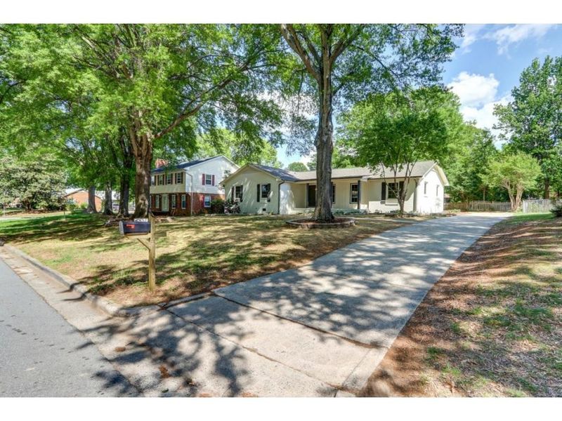 217 Shadowbrook Dr, Burlington, NC 27215