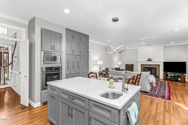 217 Stratford Dr, Chapel Hill, NC 27516