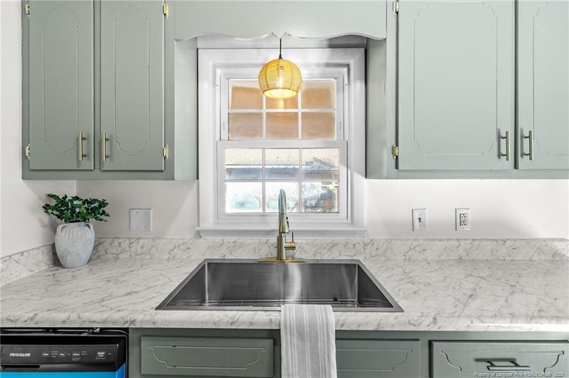 2175 Quailridge Dr, Fayetteville, NC 28304