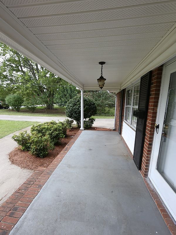 218 W Barnes St, Clayton, NC 27520