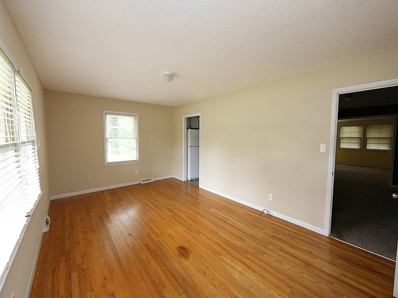 218 W Barnes St, Clayton, NC 27520