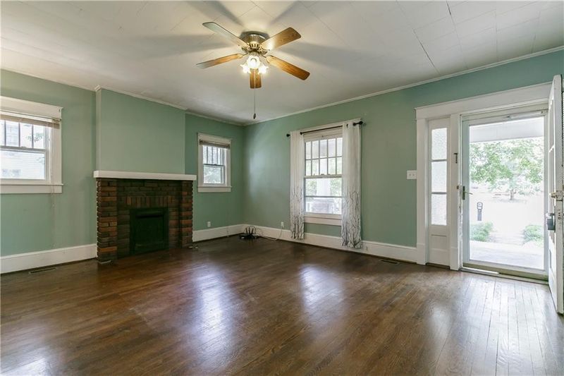 218 N Broad St, Burlington, NC 27217