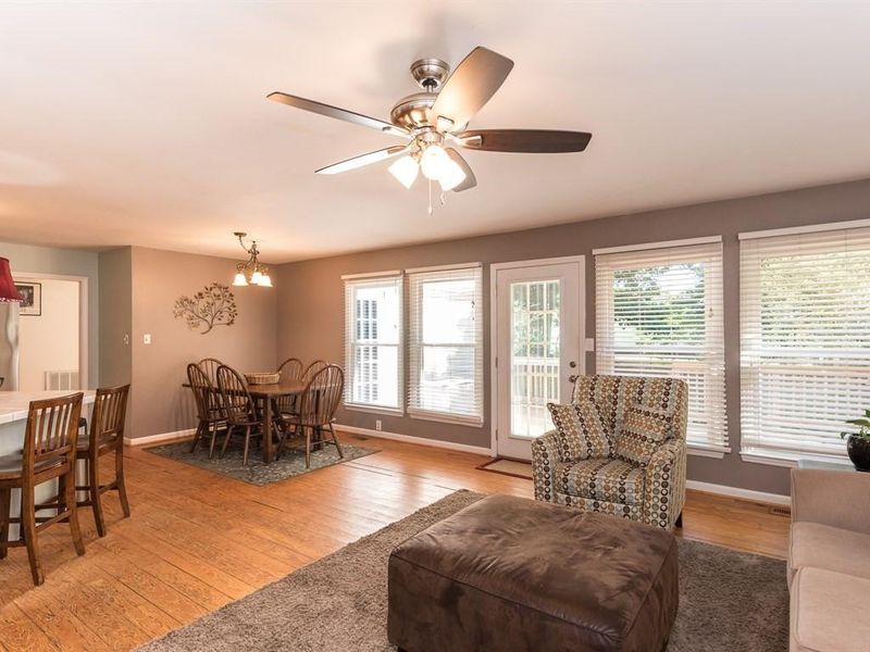 218 Kit Ln, Mebane, NC 27302