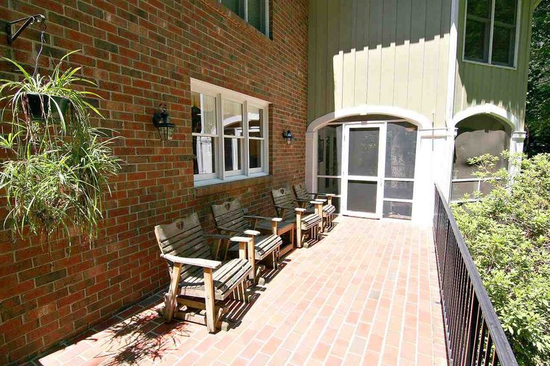 218 Queensferry Rd, Cary, NC 27511