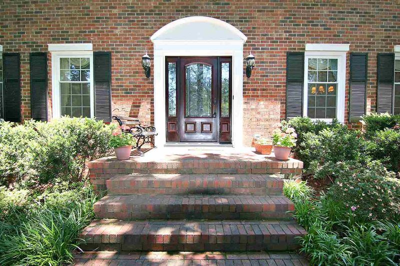 218 Queensferry Rd, Cary, NC 27511
