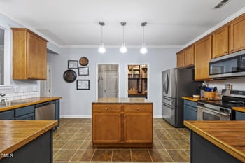 218 River Hills Dr, Clayton, NC 27527