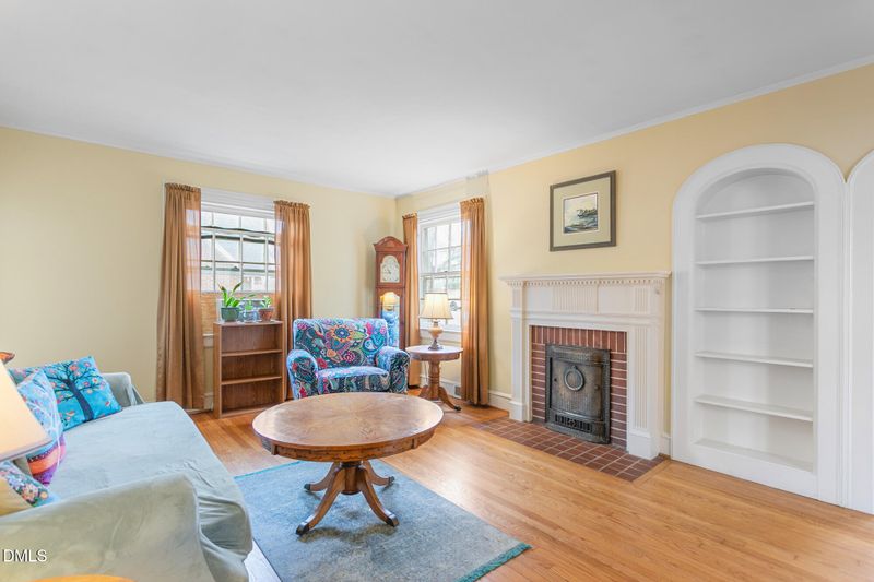 218 Rolling Rd, Burlington, NC 27217