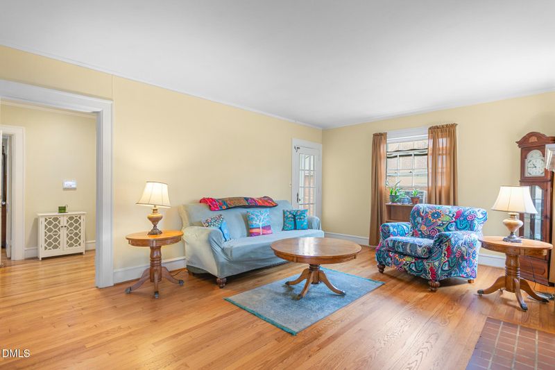 218 Rolling Rd, Burlington, NC 27217