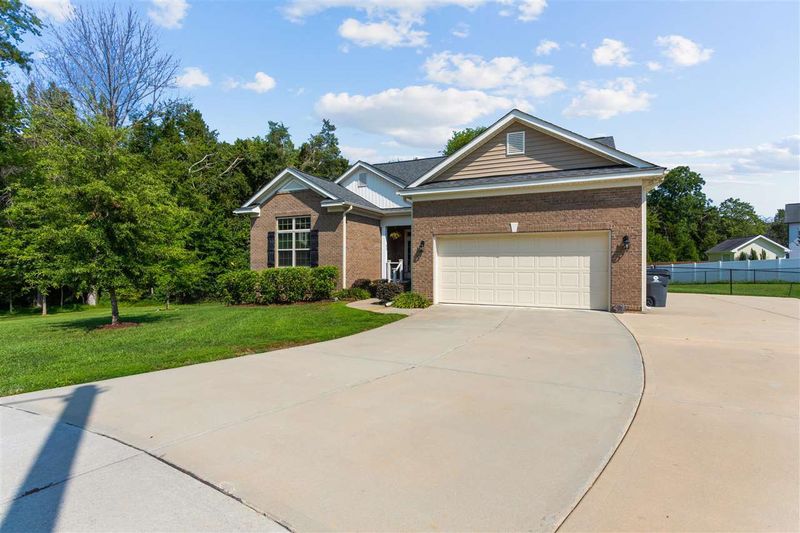 2184 Aramanche Dr, Burlington, NC 27215