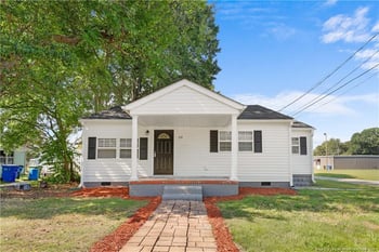 219 W Brocklyn St, Benson, NC 27504