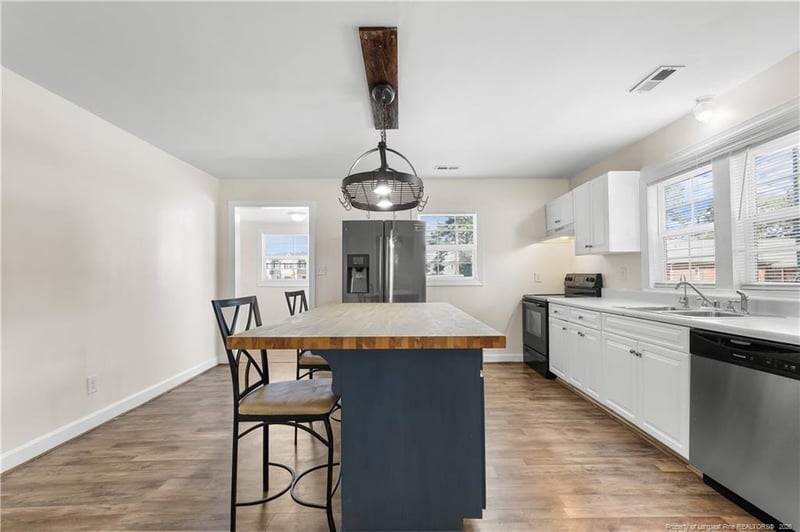 219 W Brocklyn St, Benson, NC 27504