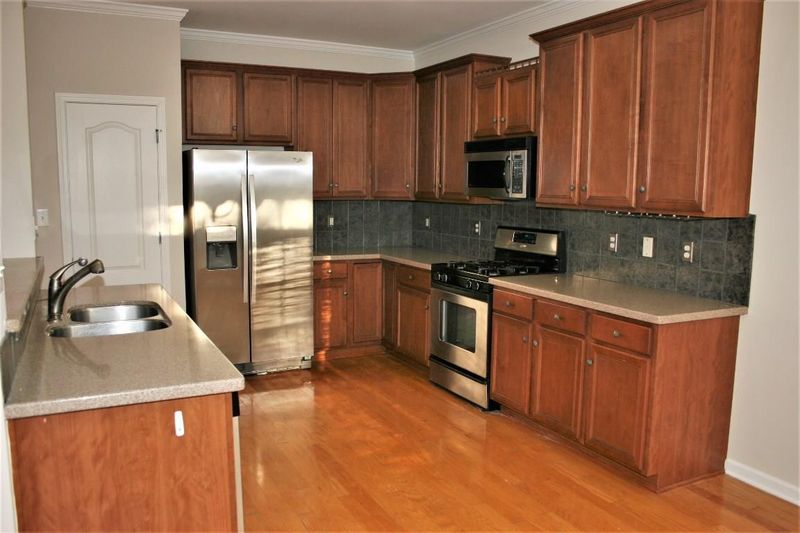 219 Chateau Pl, Chapel Hill, NC 27516